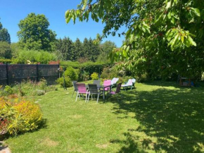maison avec beau jardin arboré